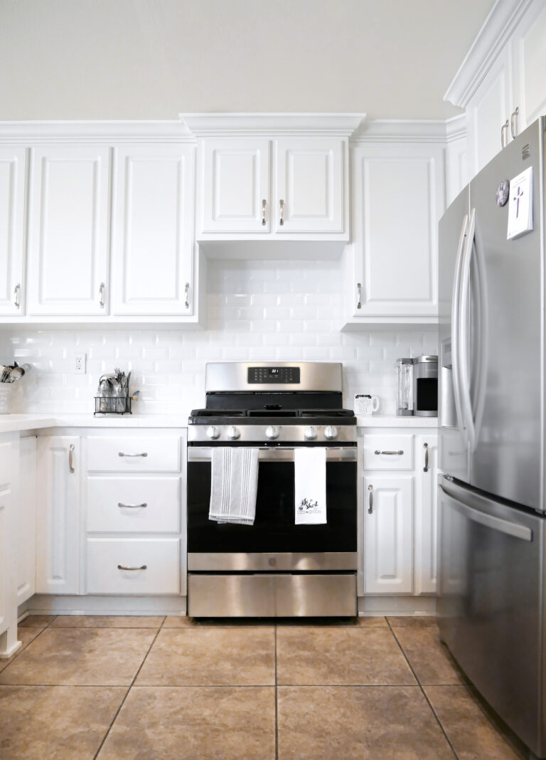 A beautiful fully furnished kitchen with luxury items